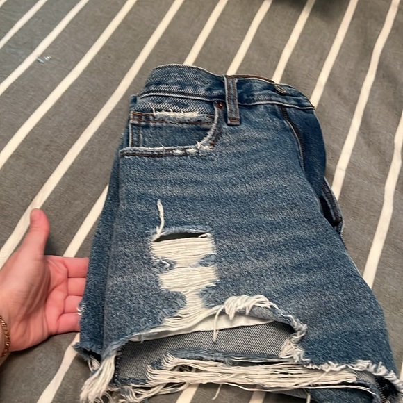 Abercrombie high waited shorts very good like new condition - Picture 2 of 4
